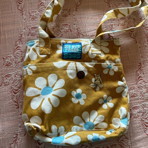Big Bud Press Handbags - Big Bud Press Floral Zipper Bag